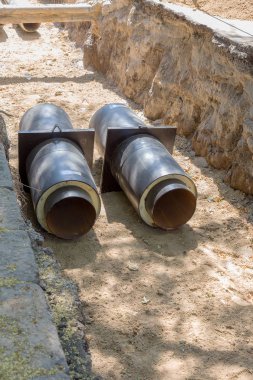 Odessa, Ukrayna - 2017 yaklaşık: Onarım şehir su kaynaklarının. Eski paslı metal borular plastik borular üzerinde değiştirme. Yeni modern teknolojiler kentsel mühendislik ağlar. Şehir su boru hattı