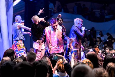 Odessa - 22 Haziran: yeni bir modern ışık göster: yeni eğlence ziyaretçi tatil tatil sezon, 22 Haziran 2014, Odessa, Ukrayna yaz için gece kulübü hediyeler