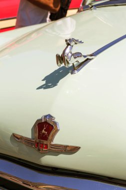 Odessa, Ukrayna 16 Ağustos 2017: Araçların benzersiz modelleri benzersiz, efsanevi vintage retro otomobil oto toplayıcıları sergisinde geleneksel sergi gösterilir. Retro Vintage Otomobil Fuarı