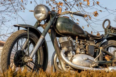 Varna, Bulgaristan üzerinde 6 Ocak 2014: benzersiz retro Motosiklet Fuarı Bulgar toplayıcıları ekranda. Eski bisiklet, son yüzyılın ortasında çok popüler