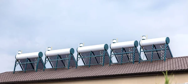 Cella Solare Sottovuoto Sistema Riscaldamento Dell Acqua Sul Tetto Della — Foto Stock