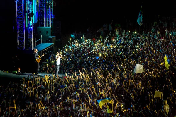 Odessa Ucrânia Junho 2014 Uma Grande Multidão Pessoas Divertindo Estádio — Fotografia de Stock