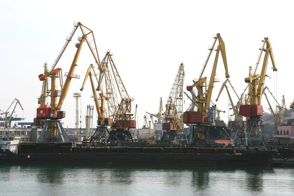 Odessa Ukraina 2008 Przemysłowe Kontenera Cargo Statek Towarowy Działającym Dźwigiem — Zdjęcie stockowe