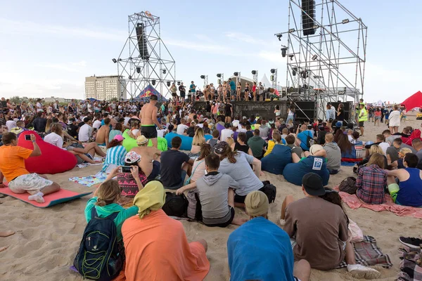 Odessa Ukraina Sierpnia 2017 Duży Tłum Widzów Kibiców Koncert Rockowy — Zdjęcie stockowe