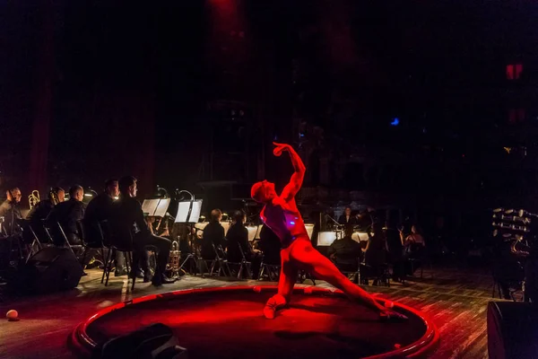 오데사 우크라이나 2018 유명한 빛나는 극장의 무대에서 Virtuosic 저글링 — 스톡 사진