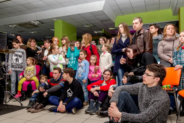 Oděsa Ukrajina Dubna 2015 Publikum Soukromém Koncertě Během Kreativní Světlo — Stock fotografie