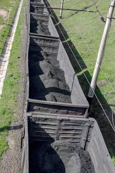 Coches Tren Mercancías Con Carbón Negro Fino Movido Por Ferrocarril — Foto de Stock