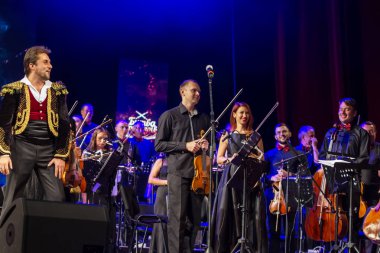 Odessa, Ukrayna 14 Ağustos 2018: Müzikal gösteri, çeşitli Senfoni Orkestrası Odessa Ulusal Opera ve Bale Tiyatrosu sahnesinde. Orkestra Enstrümanları müzisyenler sahne tiyatro sahne,