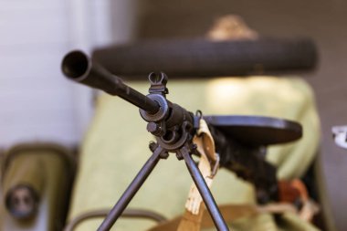 İkinci Dünya Savaşı'nın bünyesinde eski makineli tüfek. silahı kurşun yakın mesafeden görünüyor. Sivri yumuşak kısa seçici odak meme Degtyarev makineli tüfek