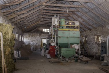 Odessa, Ukrayna - 10 Ekim 2014: bir küçük çiftlik otomatik modern fabrikaları buğday öğütme teknolojik üretim süreci. Özel tarım 10 Ekim 2014 Odessa, Ukrayna. 