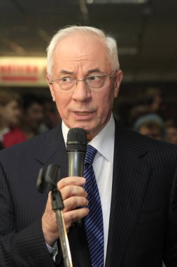 Odessa - 9 Ekim: Başbakan mykola azarov bir çalışma sırasında ziyaret Odessa'ya, 23 Ekim 2012 yılında odessa, Ukrayna.