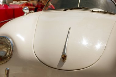 Odessa, Ukrayna 16 Ağustos 2017: Araçların benzersiz modelleri benzersiz, efsanevi vintage retro otomobil oto toplayıcıları sergisinde geleneksel sergi gösterilir. Retro Vintage Otomobil Fuarı