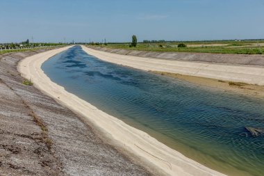 Odessa, Ukrayna - 16 Mayıs 2015: sulama kanalları Crimea'da, 2015 Kuru. Ukrayna su Crimea kaynağı kapattı. Kuraklık. Tarımda çevre felaketi. Devlet terörü.