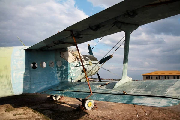 奥德萨 乌克兰 2012年9月9日 旧飞机老将航空19世纪初是一个小机场的修复 古代艺术的展览 二战的传奇飞机 — 图库照片