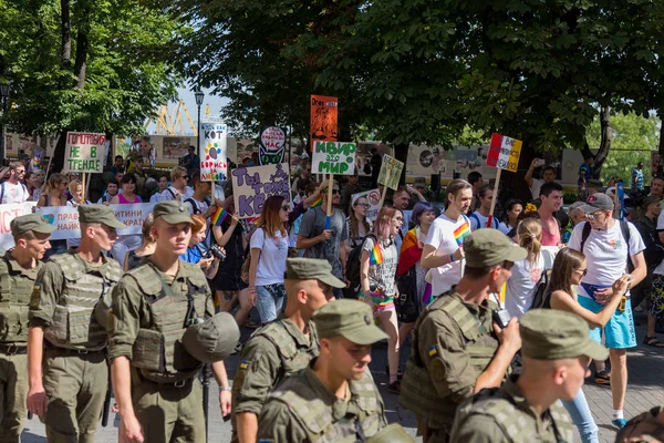 Odessa Ukraina Sierpnia 2017 Ludzie Udział Demonstracji Parady Gejów Wspierania — Zdjęcie stockowe