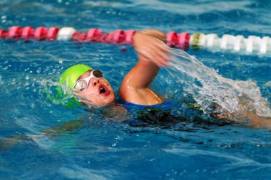 Soyut spor arka plan keskin değil. Yüzme Havuzu ile spor ve yaşam tarzı Healthcenter yaratıcı tasarım için güzel bir bokeh arka plan bulanıklık olarak sporda