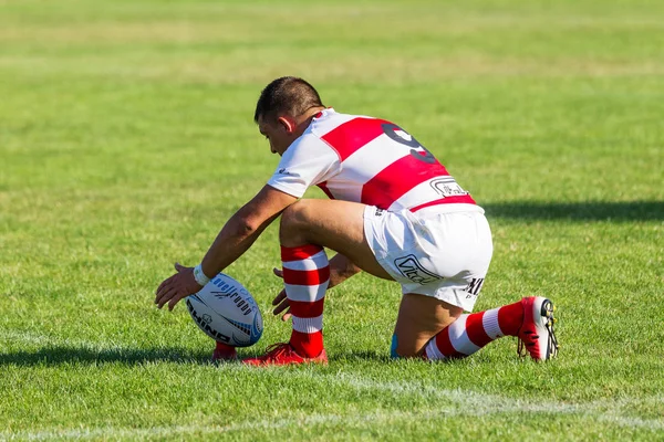Odessa, Ukrayna - 10 Eylül 2017: Uluslararası rugby turnuva ekipleri Chisinau - Moldova ve Odessa - Ukrayna arasında. Sıkı rugby oyunu yeşil çim sahada parçası
