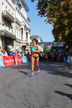 Odessa, Ukrayna - 10 Eylül 2016: bayanlar maraton şehrin sokaklarında başında çalıştırmak spor tatil, kitle