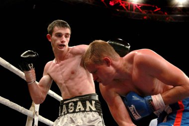 Odessa, Ukrayna - 31 Nisan 2014: Professional sürümü k2, 31 Mayıs 2014 yılında odessa, Ukrayna boks boks ring artem skornyakov - baysangurov - Ukrayna ve khasan Çeçenistan'daki. 