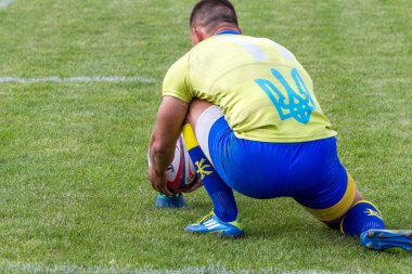Odessa, Ukrayna - 15 Mayıs 2016: Yarı final UEFA Kupa Rugby. Ukrayna ekibi ile Moldova arasındaki gergin oyun. Avrupa Kupası Rws IRB gümüş madalya için savaş