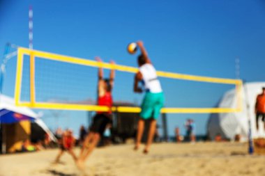 Odessa, Ukrayna - 26 Ağustos 2017: Ukrayna Beach Voleybol Şampiyonası Z-Oyunlar Festivali sırasında deniz plajında. Kadın ve erkek voleybol plaj kum üzerinde oynamak. Voleybol kum üzerinde. Plaj voleybolu - bulanıklık !
