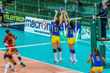Odessa, Ukrayna - 1 Ekim 2016: Bayanlar Voleybol Avrupa şampiyonasında. Ukrayna ve Ulusal Kadın İspanya Milli takım oyunu. İspanya kırmızı. 2: 3