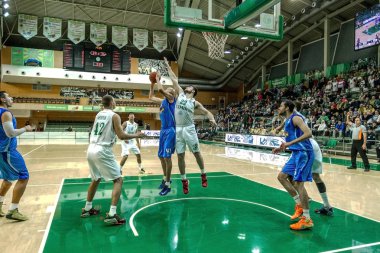 Odessa, Ukrayna - 25 Aralık 2015: Süper Ligi Ukrayna'nın basketbol Derby Bk Odessa tarih ve kimyager maçı. Yoğun dramatik an oyun.