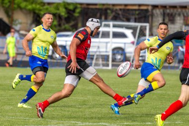 Odessa, Ukrayna - 15 Mayıs 2016: Yarı final UEFA Kupa Rugby. Ukrayna ekibi ile Moldova arasındaki gergin oyun. Avrupa Kupası Rws IRB gümüş madalya için savaş