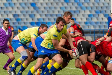 Odessa, Ukrayna - 15 Mayıs 2016: Yarı final UEFA Kupa Rugby. Ukrayna ekibi ile Moldova arasındaki gergin oyun. Avrupa Kupası Rws IRB gümüş madalya için savaş