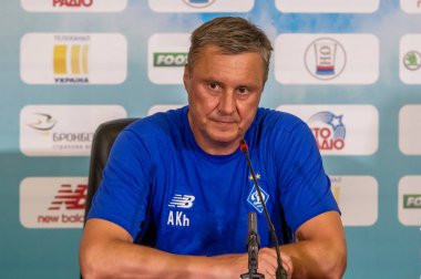Odessa, Ukrayna - 21 Temmuz 2018: Sonrası maç basın toplantısında Ukrayna Shakhtar Donetsk ile Süper Kupa maçı kazandıktan sonra Direktör Fc Dinamo Kiev Aleksander Khatskevich