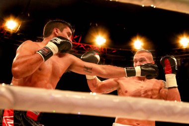 Odessa, Ukrayna-31 Mayıs 2014: Dünya ağır sıklet boks şampiyonu, alexander usyk - Ukrayna ve cesar david crenz - Arjantin boks ringde. profesyonel boks K2, 31 Mayıs 2014 yılında odessa, Ukrayna