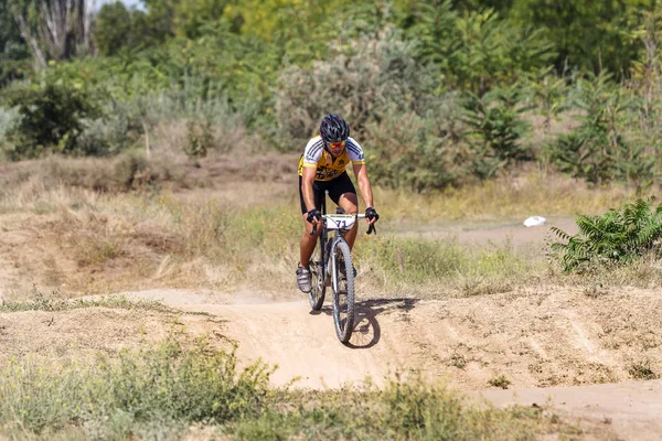 Odessa Ukraine Agosto 2018 Atletas Bicicletas Esportivas Competem Terreno Montanhoso — Fotografia de Stock