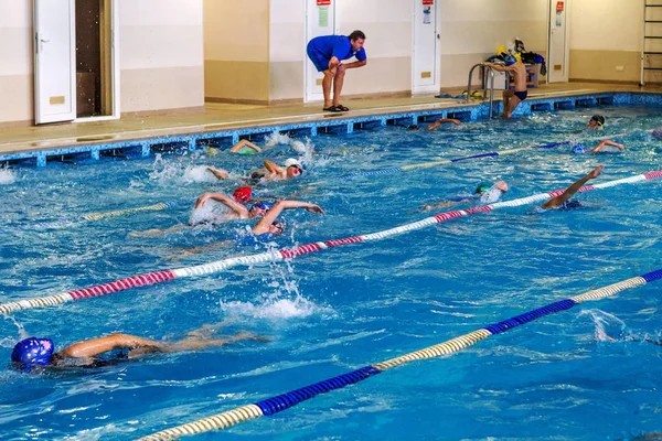 Odessa Ukraine Setembro 2016 Natação Esportiva Piscina Durante Atletas Triatlo — Fotografia de Stock