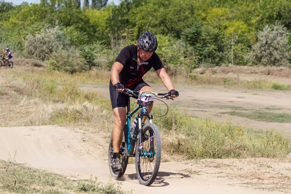 Odessa Ukraine Agosto 2018 Atletas Bicicletas Esportivas Competem Terreno Montanhoso — Fotografia de Stock