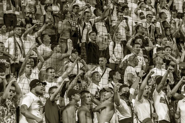 Οδησσός Ουκρανία Ιουλίου 2018 Ένα Πλήθος Θεατών Ποδόσφαιρο Στο Γήπεδο — Φωτογραφία Αρχείου