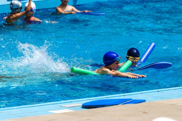 Varna Bulgaria Mayo 2017 Encantadores Niños Felices Disfrutan Bañándose Piscina — Foto de Stock