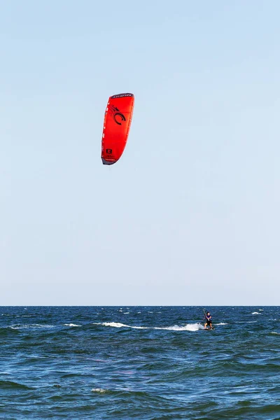 Odessa Ucrania Agosto 2017 Kiteboarding Entretenimiento Olas Marinas Deportes Extremos — Foto de Stock