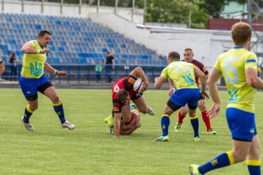 Odessa, Ukrayna - 15 Mayıs 2016: Yarı final UEFA Kupa Rugby. Ukrayna ekibi ile Moldova arasındaki gergin oyun. Avrupa Kupası Rws IRB gümüş madalya için savaş