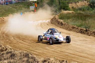 Odessa, Ukrayna - 29 Haziran: Ukrayna Kupası Şampiyonası motocross yarış pisti Zhivagova dağ, Odessa. Yetişkin biniciler ve çocuklar, 29 Haziran 2013 Odessa, Ukrayna