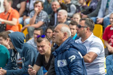 Odessa, Ukrayna - 15 Mayıs 2016: Yarı final UEFA Kupa Rugby. Ukrayna ekibi ile Moldova arasındaki gergin oyun. RBI. Avrupa Kupası Rws RBI gümüş madalya için savaş. Koç oluşturan Zalizny
