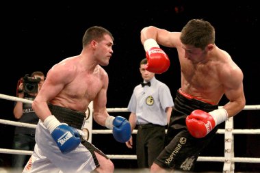 Odessa, Ukrayna - 31 Nisan 2014: mishiko beseliya - khavazhy khatsyhau ve Ukrayna - belarus Professional sürümü k2, 31 Mayıs 2014 yılında odessa, Ukrayna boks boks ring. 