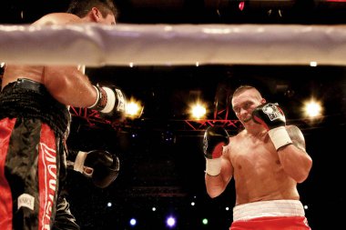 Odessa, Ukrayna-31 Mayıs 2014: Dünya ağır sıklet boks şampiyonu, alexander usyk - Ukrayna ve cesar david crenz - Arjantin boks ringde. profesyonel boks K2, 31 Mayıs 2014 yılında odessa, Ukrayna