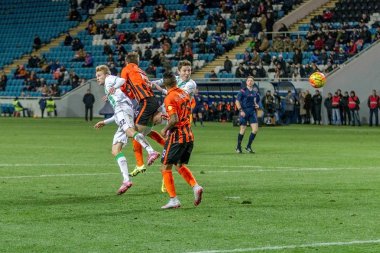 Odessa, Ukrayna - 3 Aralık 2015: Fc Karpaty ve Shakhtar Donetsk Ukrayna Kupası topu için Şampiyonlar Ligi mücadelede bir maçta. Ayrıntı oyunun.