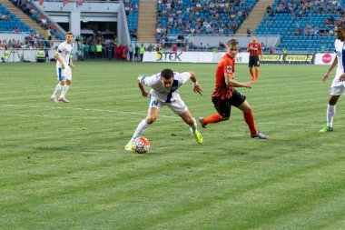 Odessa, Ukrayna - 14 Ağustos 2015: Fc Shakhtar Donetsk ve Fc Dnipro Dnipropetrovsk Ukrayna Kupası maçında top için kavga ediyorlar. Ayrıntı oyunun.