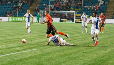 Odessa, Ukrayna - 14 Ağustos 2015: Fc Shakhtar Donetsk ve Fc Dnipro Dnipropetrovsk Ukrayna Kupası maçında top için kavga ediyorlar. Ayrıntı oyunun.