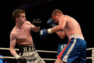 Odessa, Ukrayna - 31 Nisan 2014: Professional sürümü k2, 31 Mayıs 2014 yılında odessa, Ukrayna boks boks ring artem skornyakov - baysangurov - Ukrayna ve khasan Çeçenistan'daki. 
