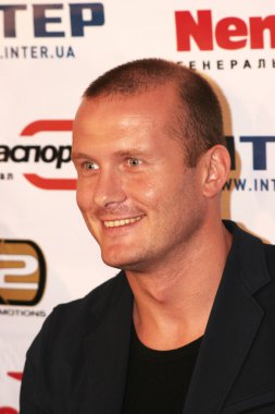 Odessa, Ukrayna - Temmuz 7, 2009: Dünya şampiyonu Vitali Klitschko Dünya Kupası savaş başlamadan önce basın toplantısı Klitschko K2 boksörler tutar. Boksörler Avtandil Khurtsidze ve Vyacheslav Uzelkov