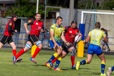 Odessa, Ukrayna - 15 Mayıs 2016: Yarı final UEFA Kupa Rugby. Ukrayna ekibi ile Moldova arasındaki gergin oyun. Avrupa Kupası Rws IRB gümüş madalya için savaş