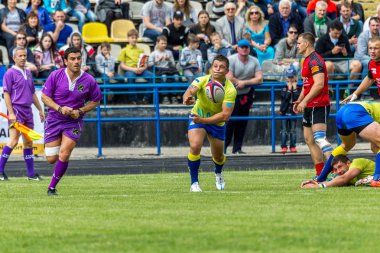 Odessa, Ukrayna - 15 Mayıs 2016: Yarı final UEFA Kupa Rugby. Ukrayna ekibi ile Moldova arasındaki gergin oyun. Avrupa Kupası Rws IRB gümüş madalya için savaş