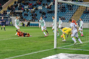 Odessa, Ukrayna - 3 Aralık 2015: Fc Karpaty ve Shakhtar Donetsk Ukrayna Kupası topu için Şampiyonlar Ligi mücadelede bir maçta. Ayrıntı oyunun.